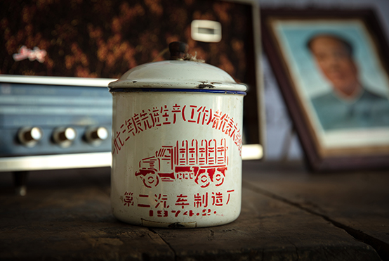 1974年二汽建设留念搪瓷杯